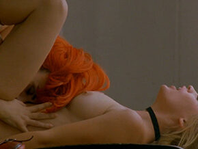 Yuliya Mayarchuk, Francesca Nunzi lesbo scene in Cheeky (2000)