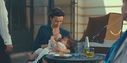 Maria Katsarova breastfeeding in Trust Game (2023)
